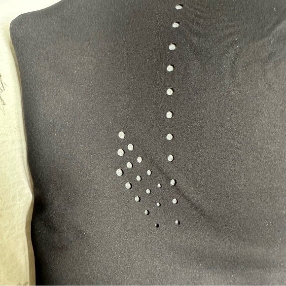 Lululemon Black Sports Bra Air support high support NWT 36DD - Picture 4 of 9